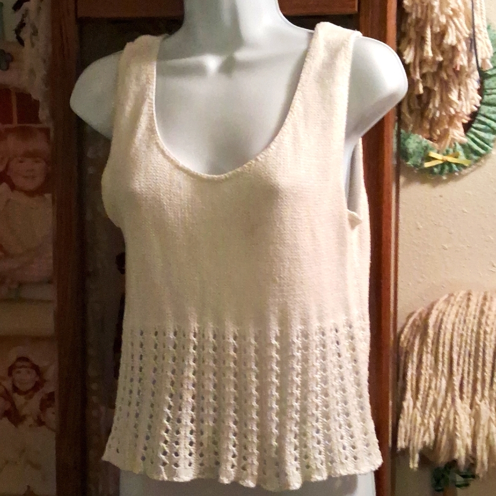 Vintage 80's,White,Knit,Tank-Style,Sweater,Crop Top with Unique,Eyelet Bottom🌸